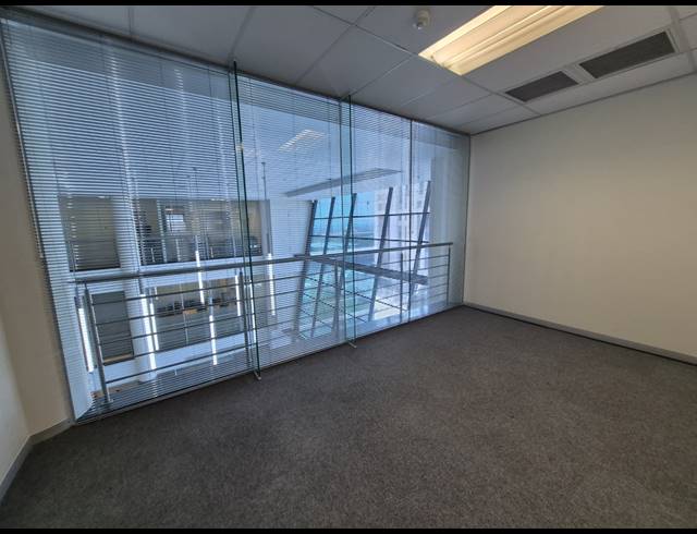 104M² OFFICE TO LET IN SANDTON CENTRAL